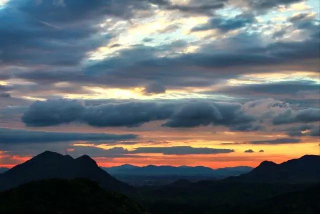 茄子免费视频茄子视频下载安装·坐看风起云涌的畅意之色